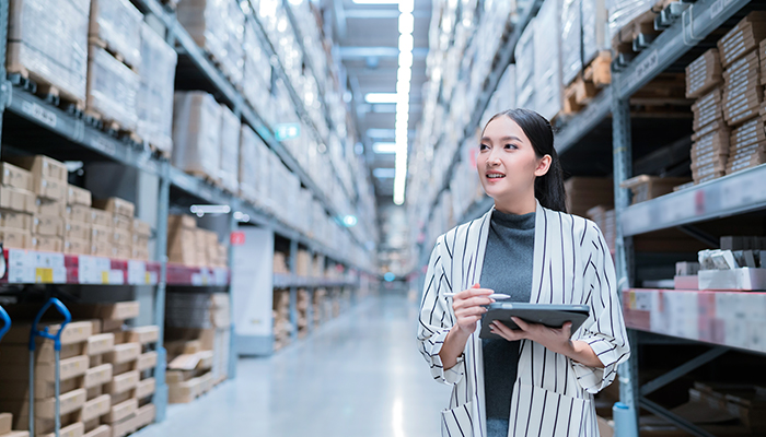  Persona gestionando sus compras de manera efectiva 